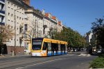 Wagon CAF Urbos3 numer 518 na linii 2 w rejonie Petőfi tér.